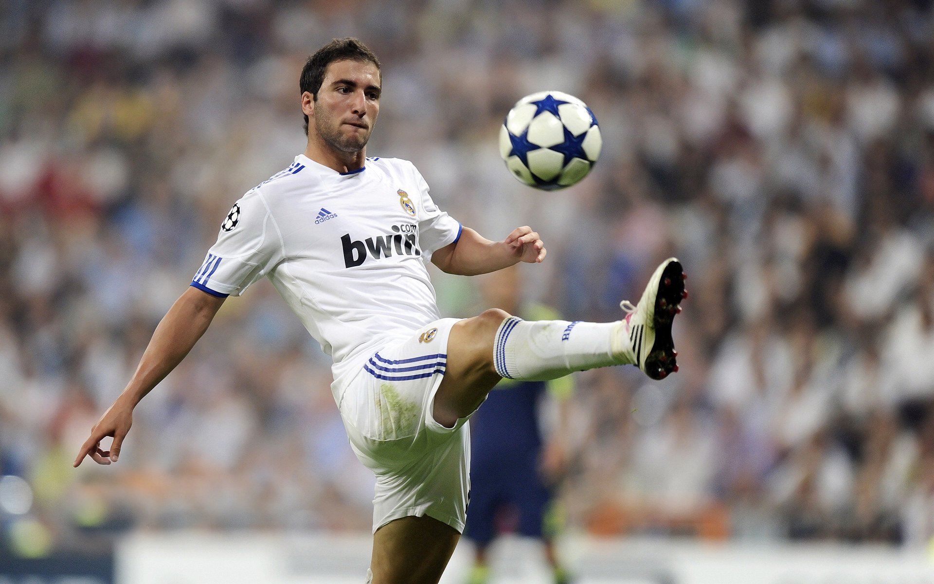 东契奇的魔术一人掌控比赛节奏,东契奇经典动作